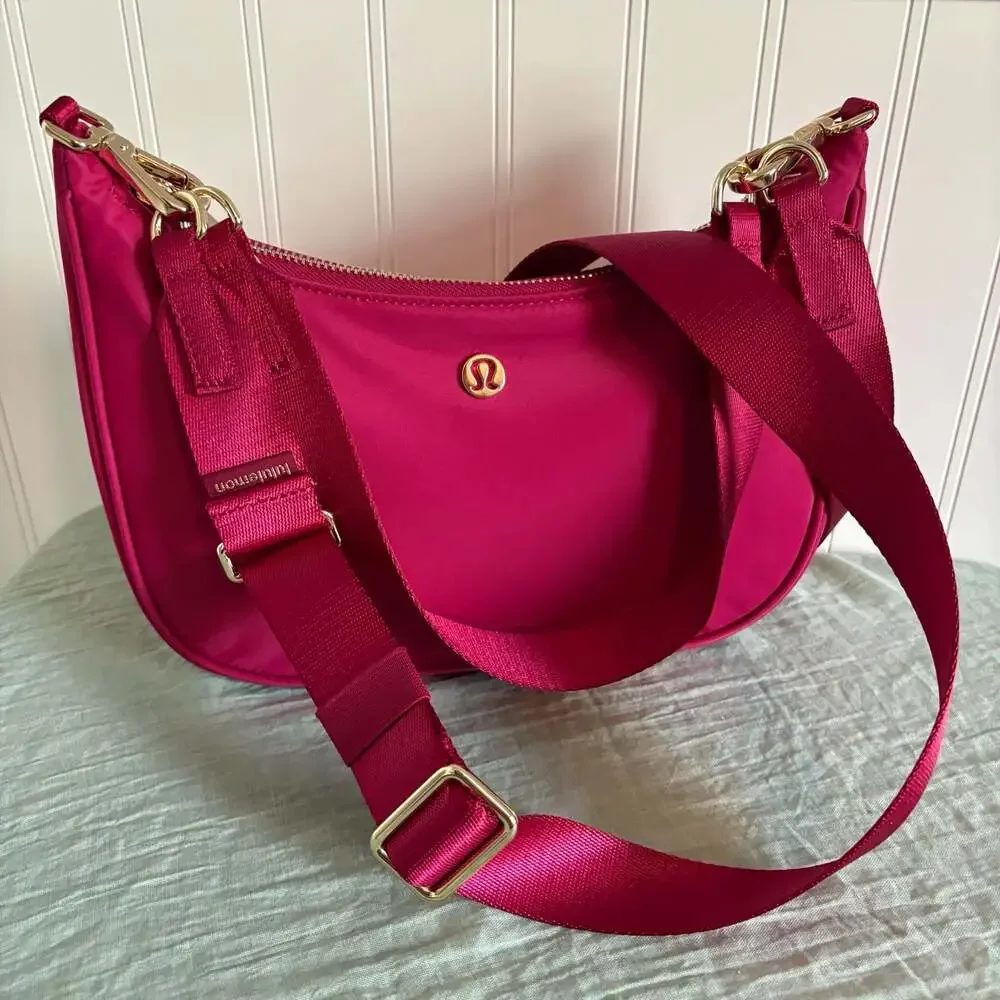 Lululemon City Essentials Shoulder Bag Berry Rumble 3L Like New